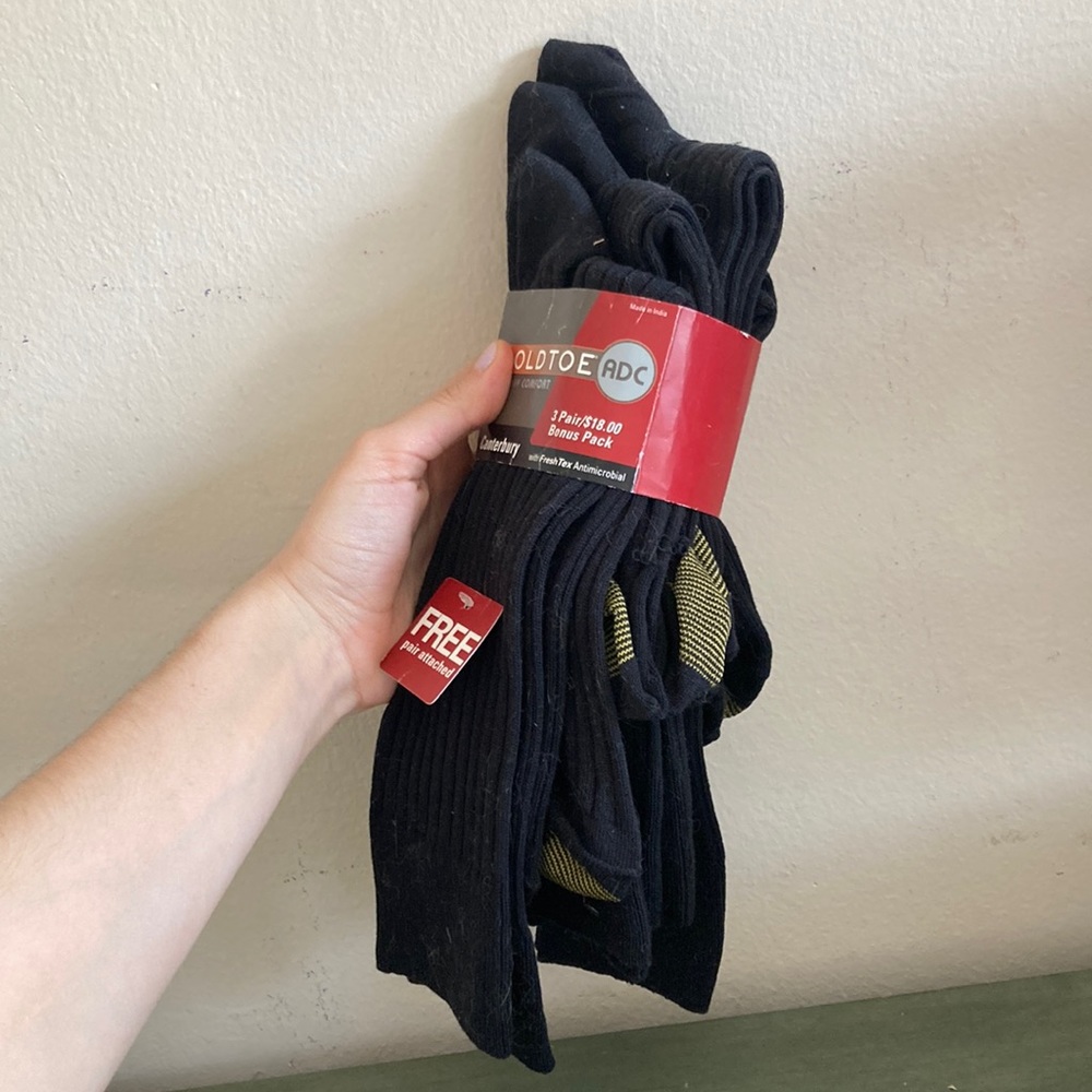 4 pairs of socks